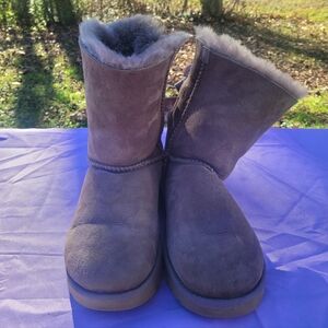 Women's UGG Bailey II Cozy Shearling Boots Gray Size 7 Great Preowned Condition
